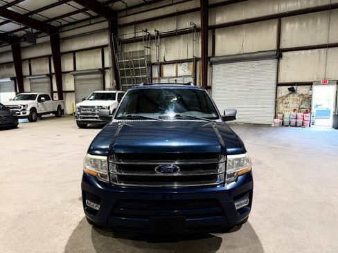 Used 2015 Ford Expedition XLT w/ Equipment Group 201A RWD image 10