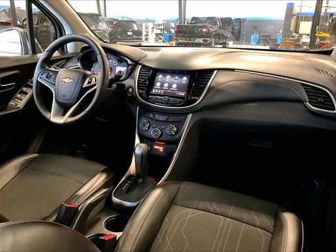 Used 2022 Chevrolet Trax LT w/ LT Convenience Package image 14
