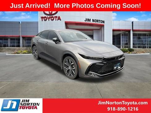 Used 2023 Toyota Crown Limited image 1