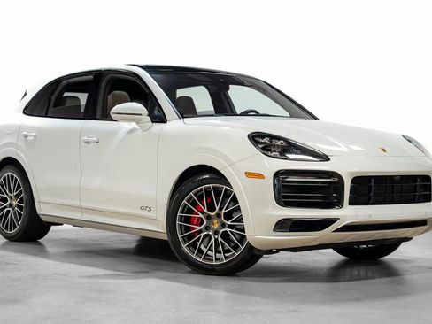 Used 2022 Porsche Cayenne GTS image 2
