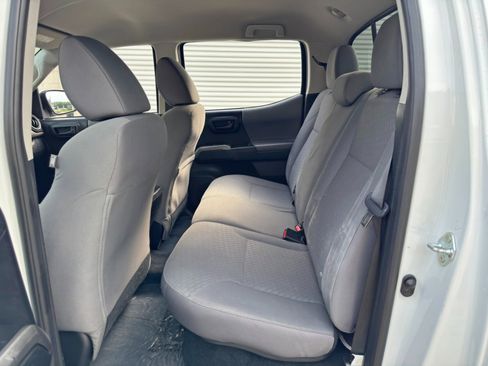 Used 2021 Toyota Tacoma SR5 RWD image 33