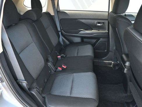 Used 2017 Mitsubishi Outlander SE FWD image 19