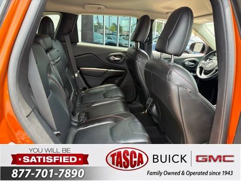 Used 2015 Jeep Cherokee Trailhawk w/ Leather Interior Group AWD/4WD image 18
