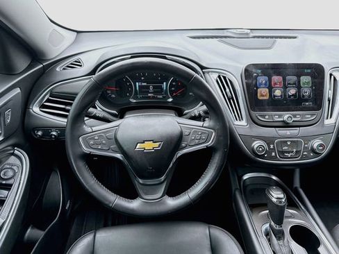 Used 2018 Chevrolet Malibu LT w/ Leather Package FWD image 18