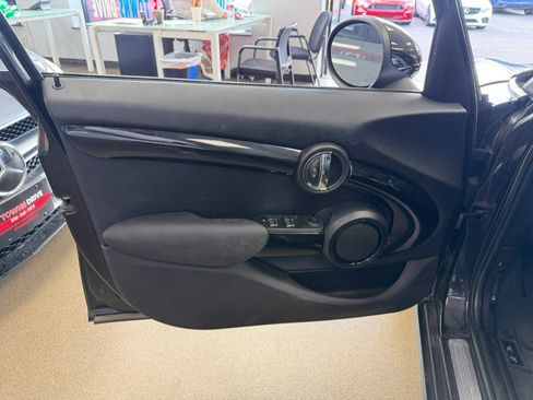Used 2019 MINI Cooper 4-Door Hardtop FWD image 23