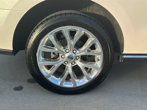 Used 2018 Ford Expedition Limited w/ Equipment Group 302A RWD image 18