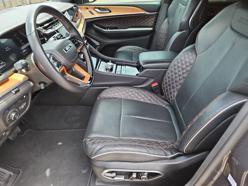 Used 2022 Jeep Grand Cherokee Summit AWD/4WD image 15