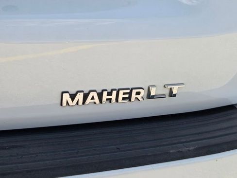 Used 2021 Chevrolet Suburban LT w/ Luxury Package RWD image 13