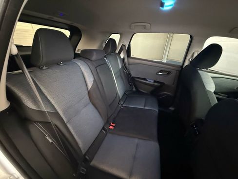 Used 2021 Nissan Rogue SV image 16