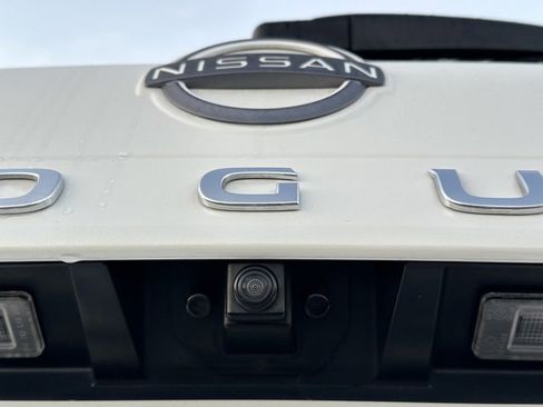 Certified 2023 Nissan Rogue SV image 14