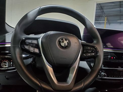 Used 2021 BMW 530e w/ Parking Assistance Package RWD image 29