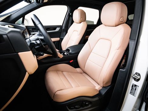 Certified 2026 Porsche Cayenne AWD/4WD image 5