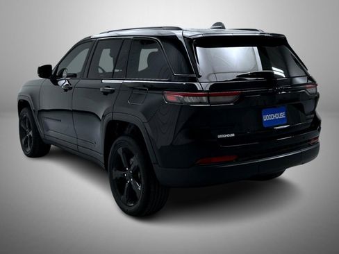 Used 2024 Jeep Grand Cherokee Limited w/ Black Appearance Package image 7