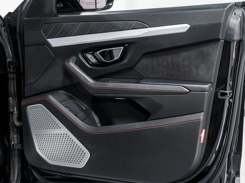 Used 2020 Lamborghini Urus AWD/4WD image 43