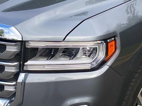 Used 2022 GMC Acadia SLE FWD image 5