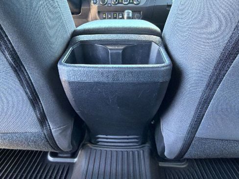 Certified 2018 Toyota Tacoma TRD Off-Road w/ Technology Package AWD/4WD image 25