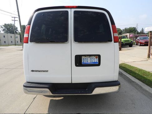 Used 2016 Chevrolet Express 2500 LT w/ LT Preferred Equipment Group RWD image 6