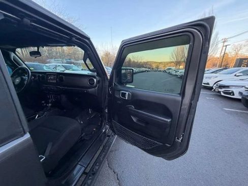 Used 2018 Jeep Wrangler Sport AWD/4WD image 15