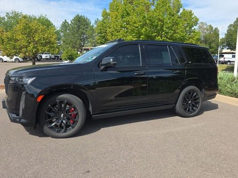 Certified 2023 Cadillac Escalade Sport Platinum w/ LPO, ONYX Package AWD/4WD image 3