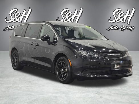 Used 2023 Chrysler Voyager LX FWD image 2