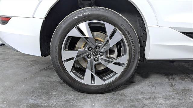 Used 2023 Audi e-tron Premium AWD/4WD image 32