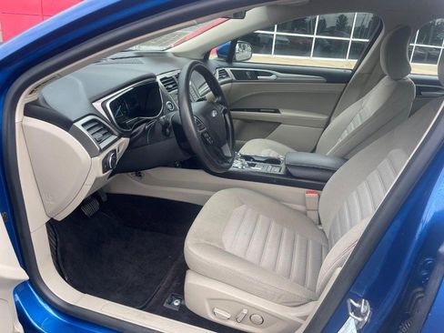 Used 2017 Ford Fusion SE FWD image 18