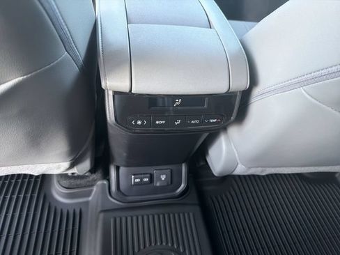 Certified 2025 Toyota Highlander Limited FWD image 23