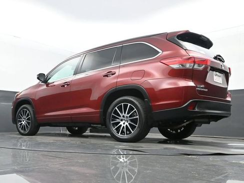 Used 2018 Toyota Highlander SE image 27