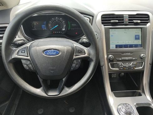 Used 2020 Ford Fusion SE FWD image 22