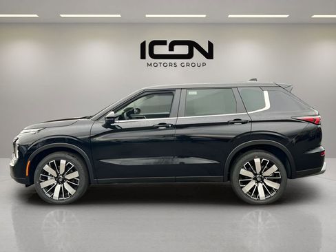 New 2026 Mitsubishi Outlander SE AWD/4WD image 2