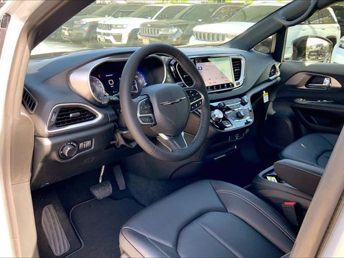 New 2026 Chrysler Voyager LX image 6