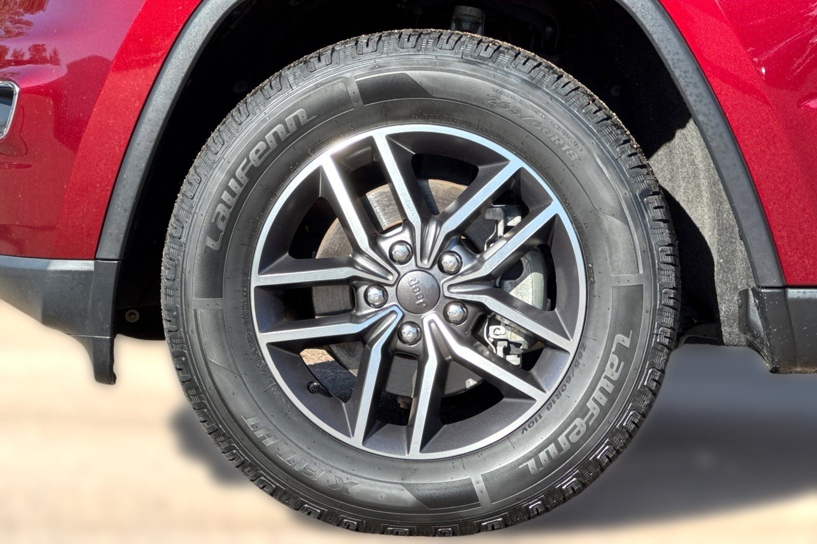 Used 2020 Jeep Grand Cherokee Limited AWD/4WD image 13