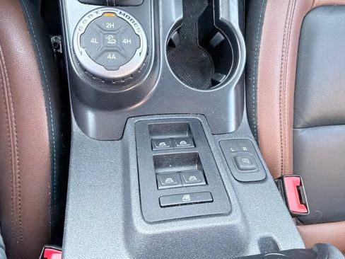 Used 2024 Ford Bronco Outer Banks w/ Sasquatch Package AWD/4WD image 23