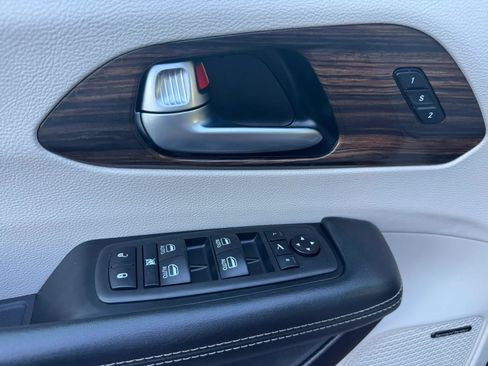 Used 2021 Chrysler Pacifica Limited w/ Premium & Safety Sphere Group FWD image 36
