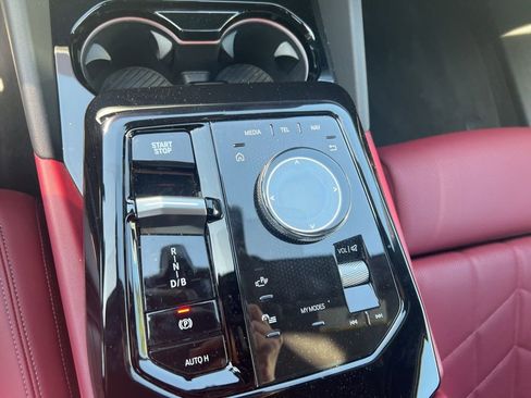 Used 2024 BMW i5 eDrive40i w/ M Sport Package image 17