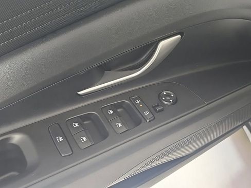 Used 2024 Hyundai Elantra SE image 13