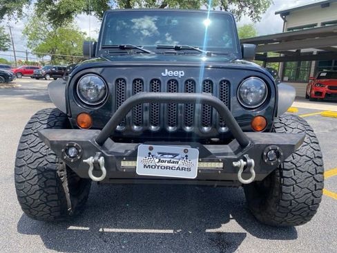 Used 2013 Jeep Wrangler Unlimited Sahara AWD/4WD image 7