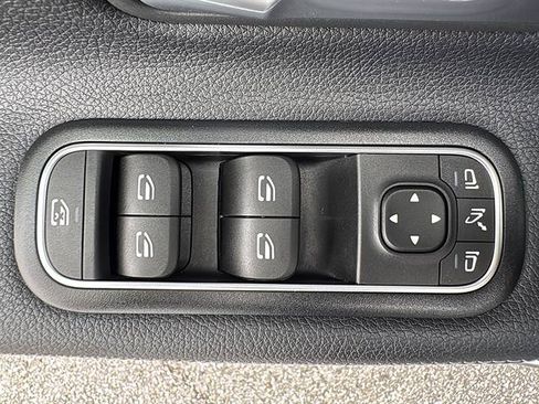 Used 2025 Mercedes-Benz CLA 250 4MATIC image 35