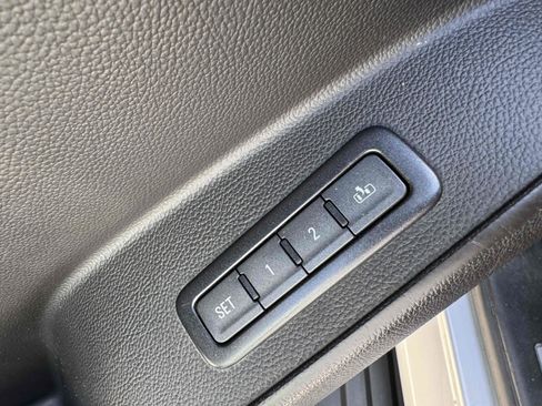 Used 2018 Chevrolet Suburban Premier image 36