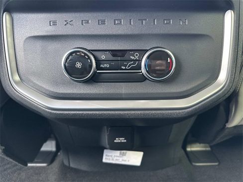 New 2025 Ford Expedition Active image 20