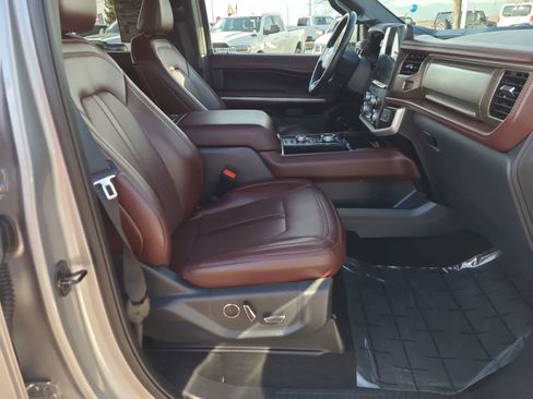 Used 2023 Ford Expedition Limited image 22