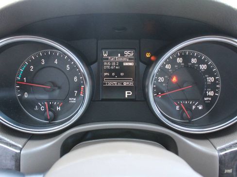 Used 2011 Jeep Grand Cherokee Laredo image 23
