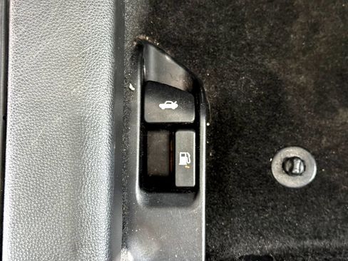 Used 2021 Toyota Corolla SE FWD image 13