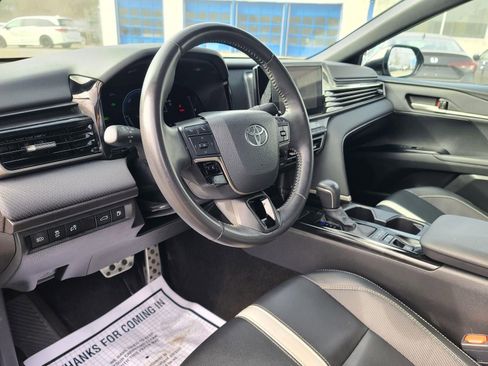 Used 2025 Toyota Camry SE image 8