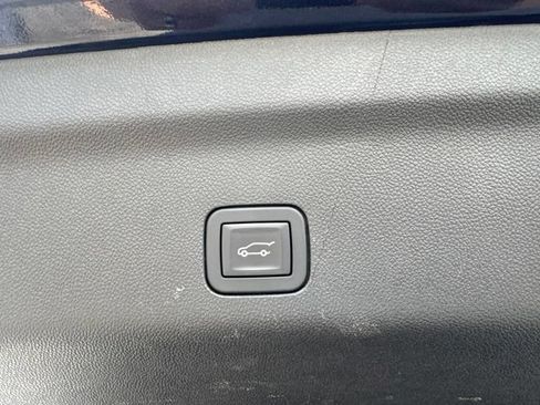 Used 2025 Chevrolet Tahoe Z71 AWD/4WD image 14