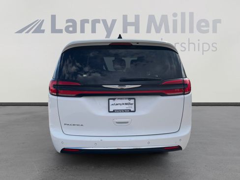 Certified 2024 Chrysler Pacifica Touring-L FWD image 4