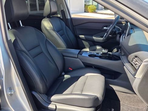 Used 2023 Nissan Rogue SV w/ SV Premium B Package FWD image 17
