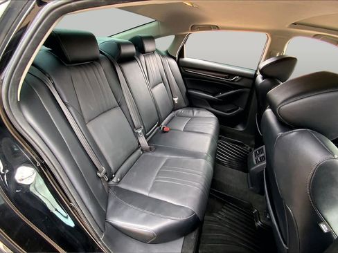 Used 2018 Honda Accord Touring image 19