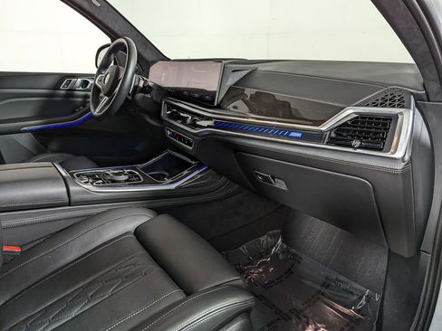 Certified 2025 BMW X7 M60i image 36