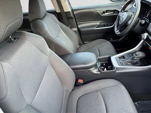 Used 2025 Toyota RAV4 XLE image 19